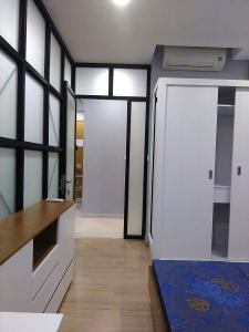 Phòng ngủ căn hộ Vista Verde Căn hộ Vista Verde có nội thất đầy đủ, view thành phố tuyệt đẹp.