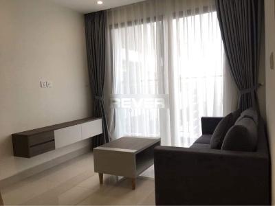 Phòng khách Vinhomes Grand Park Quận 9 Căn hộ Vinhomes Grand Park tầng cao, ban công đón ánh sáng tự nhiên.