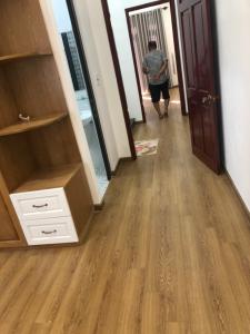 Phòng ngủ Nhà phố cửa chính hướng Tây, khu dân cư an ninh hiện hữu.