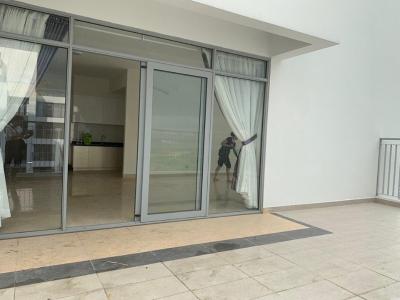 Khoảng sân trước căn hộ Lux Garden Bán căn hộ Lux Garden 3 phòng ngủ, block A, diện tích 140m2, view sông lộng gió