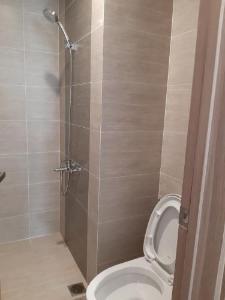 Toilet Vinhomes Grand Park Quận 9 Căn hộ Vinhomes Grand Park tầng trung, phía nội khu.