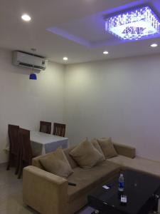 Phòng khách căn hộ Him Lam Riverside Cho thuê căn hộ Him Lam Riverside 2PN, tầng thấp, diện tích 75m2, đầy đủ nội thất