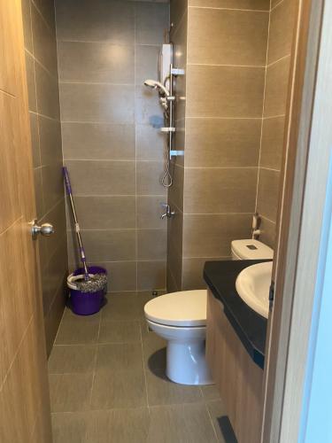 Phòng tắm    Bán căn hộ Saigon Gateway tầng trung, 2 phòng ngủ, diện tích 66m2, nội thất cơ bản