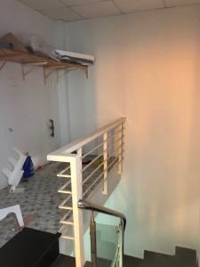 Cầu thang nhà phố quận 4 Bán nhà phố đường số 40, diện tích đất 31.5m2, diện tích sàn 118.6m2, sổ hồng đầy đủ