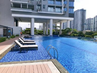 Hồ bơi One Verandah  Căn hộ tầng 17 One Verandah, view thành phố và sông.