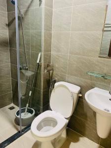 Phòng tắm căn hộ Green River Căn hộ Green River hướng Đông Nam, view thành phố cực thoáng mát.