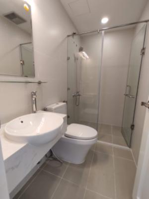Toilet căn hộ SAIGON MIA Bán hoặc cho thuê căn hộ Saigon Mia 2PN, diện tích 76m2, nội thất cơ bản, view nội khu và Quận 1