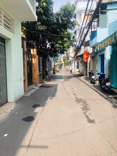 Nhà Hoàng Hoa Thám, Bình Thạnh Nhà Hoàng Hoa Thám Bình Thạnh, nội thất gỗ, sân thượng thoáng mát.