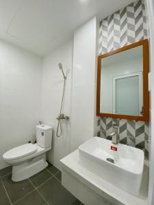 Phòng tắm nhà phố Quận 1 Nhà phố hướng Tây diện tích sử dụng 92.45m2, đầy đủ nội thất.