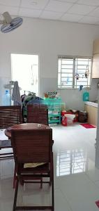 Phòng ăn nhà phố hẻm Quận 9 Nhà phố quận 9 diện tích 63m2, sân trước rộng rãi.