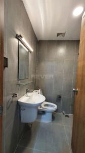 Phòng tắm căn hộ Centum Wealth Căn hộ Centum Wealth nội thất cơ bản, view thành phố thoáng mát.