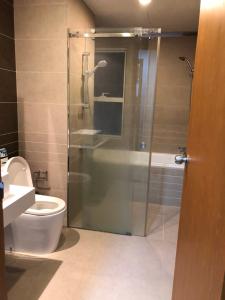 phòng vệ sinh căn hộ sunrise city Căn hộ Sunrise City tầng cao, hướng Đông Nam, đầy đủ nội thất.