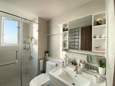 Phòng tắm căn hộ Vista Verde Bán căn hộ Vista Verde nội thất đầy đủ với phong cách sáng tạo.