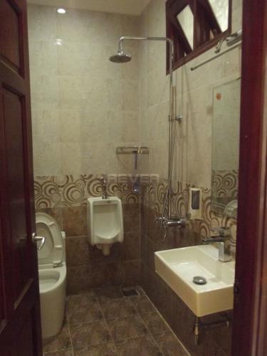 Phòng tắm nhà Quận 2 Mặt bằng kinh doanh tầng trệt diện tích 200m2, sát mặt tiền Trần Não.
