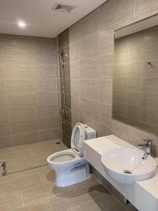 Toilet Vinhomes Grand Park Quận 9 Căn hộ tầng trung Vinhomes Grand Park trang bị nội thất cơ bản.