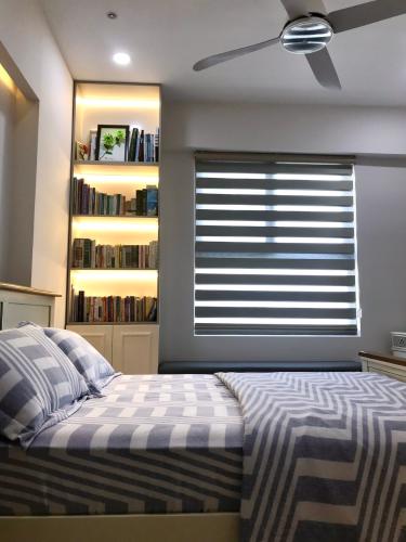 Phòng ngủ Saigon South Residence Căn hộ Saigon South Residence tầng cao, ban công hướng Nam.