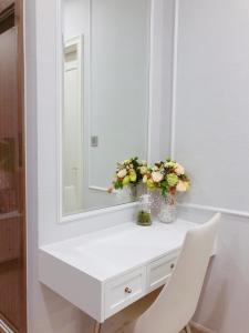 bàn ăn Căn hộ Vinhomes Golden River tầng cao, view  lộng gió.