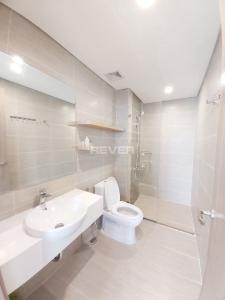 Toilet Vinhomes Grand Park Quận 9 Căn hộ Vinhomes Grand Park tầng cao, view sông trữ tình thoáng mát.