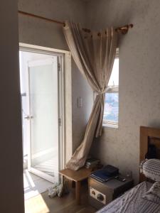 Phòng ngủ Oriental Plaza, Tân Phú Căn hộ Oriental Plaza nội thất cơ bản, ban công hướng Đông Nam.