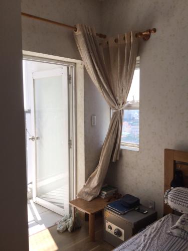 Phòng ngủ Oriental Plaza, Tân Phú Căn hộ Oriental Plaza nội thất cơ bản, ban công hướng Đông Nam.