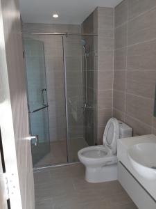 Toilet Vinhomes Grand Park Quận 9 Căn hộ Vinhomes Grand Park tầng trung cùng nội thất đầy đủ.