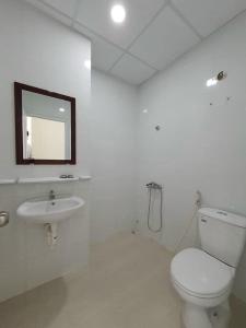 Nhà vệ sinh Topaz Elite  Căn hộ Topaz Elite đầy đủ nội thất, view thành phố.