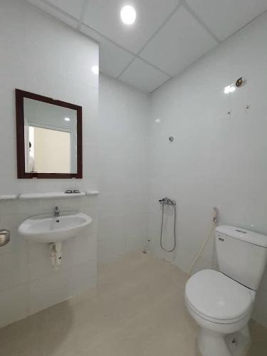 Nhà vệ sinh Topaz Elite  Căn hộ Topaz Elite đầy đủ nội thất, view thành phố.