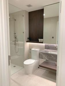 TOILET căn hộ CITY GARDEN Cho thuê căn hộ City Garden 2 phòng ngủ, tầng cao, diện tích 109m2, view thành phố