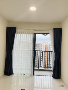 Phòng khách Safira Khang Điền, Quận 9 Căn hộ Safira Khang Điền tầng trung, cửa chính hướng Đông Nam.