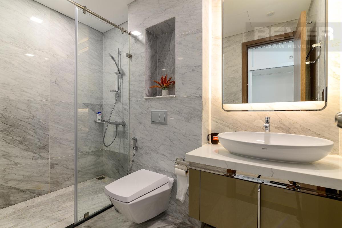 Nhà Vệ Sinh 1 Bán hoặc cho thuê căn hộ Vinhomes Central Park 4PN, tháp Landmark 81, diện tích 164m2, đầy đủ nội thất, căn góc view thoáng