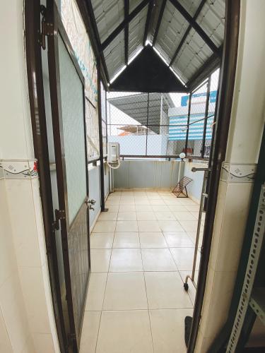 Ban công nhà phố Vĩnh Viễn, Quận 10 Nhà phố trung tâm quận 10, hướng Tây, đầy đủ nội thất.