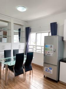 Bàn ăn chung cư Hưng Vượng 2 Bán căn hộ chung cư Hưng Vượng 2, vị trí thuận lợi, nằm sát khu đô thị Phú Mỹ Hưng.