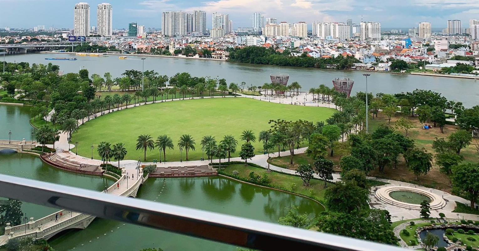 View sông thoáng mát Bán căn hộ Vinhomes Central Park 4PN, tháp Park 4, đầy đủ nội thất sang trọng, view sông và công viên mát mẻ