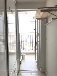 Ban công căn hộ Galaxy 9 Bán căn hộ tầng cao Galaxy 9, Quận 4, thiết kế hiện đại, đầy đủ nội thất.