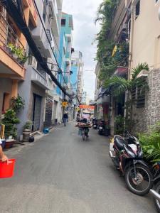 Bán nhà 2 tầng hẻm Cô Giang, phường 1, Phú Nhuận. Diện tích đất 76.8m2