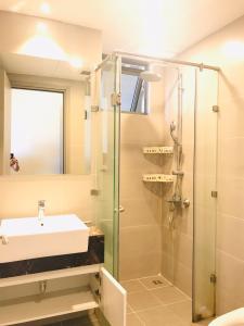 Nhà tắm  căn hộ The Gold View Bán căn hộ The Gold View nội thất cơ bản, view sông và thành phố.