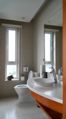 PHÒNG TẮM ĐẢO KIM CƯƠNG Căn hộ tầng 09 Diamond Island view nội khu thoáng mát