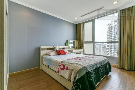 Phòng ngủ căn hộ VINHOMES CENTRAL PARK Bán hoặc cho thuê căn hộ Vinhomes Central Park 1PN, tầng cao, đầy đủ nội thất, view nội khu và thành phố