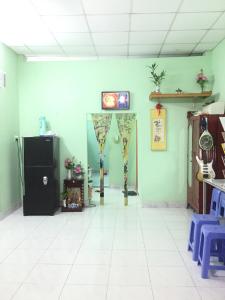 Phòng khách    Bán nhà phố đường Đ. Trường Lưu phường Long Trường quận 9, diện tích đất 51m2, sổ hồng đầy đủ