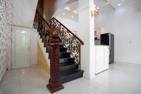 Cầu thang biệt thự Trần Não, Quận 2 Biệt thự thiết kế phong cách tân cổ điển, nội thất sang trọng.