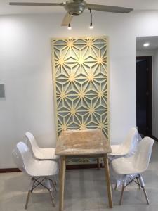 bàn ăn Bán căn hộ Saigon South Residence 2 phòng ngủ và 2 phòng tắm, tầng trung, diện tích 74m2