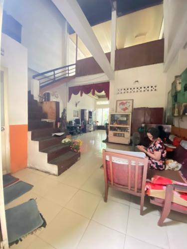 Phòng khách nhà phố Quận Phú Nhuận Nhà phố trung tâm Phú Nhuận diện tích 109.32m2, pháp lý rõ ràng.