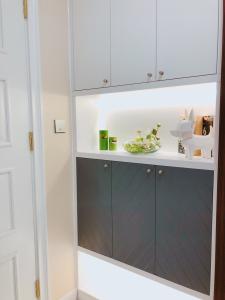 bếp Căn hộ Vinhomes Golden River tầng cao, view  lộng gió.