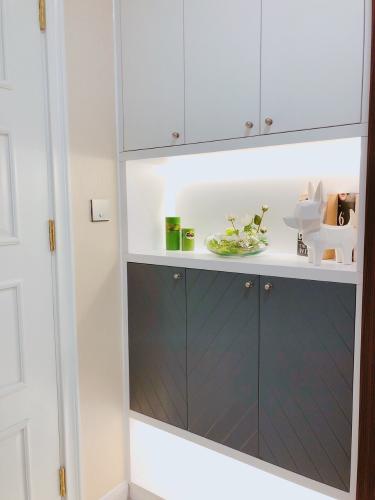 bếp Căn hộ Vinhomes Golden River tầng cao, view  lộng gió.