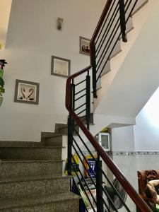 Cầu thang nhà phố Quận 7 Bán nhà 3 tầng phường Phú Mỹ, Quận 7, cách cầu Phú Xuân 500m