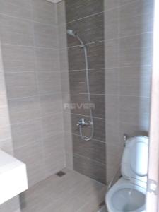 Phòng tắm căn hộ Vinhomes Grand Park Căn hộ tầng cao Vinhomes Grand Park nội thất cơ bản, view thành phố.