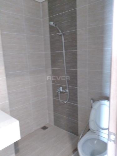 Phòng tắm căn hộ Vinhomes Grand Park Căn hộ tầng cao Vinhomes Grand Park nội thất cơ bản, view thành phố.