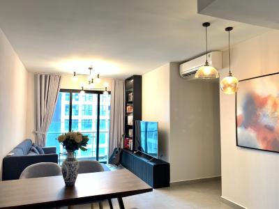 Phòng ăn Feliz En Vista Căn hộ Feliz En Vista tầng cao, view nội khu hồ bơi.