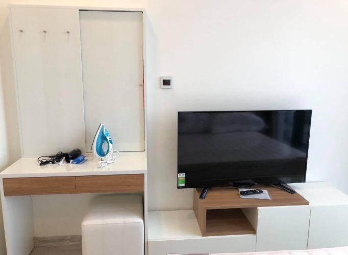 Phòng khách căn hộ Vinhomes Golden River Cho thuê căn hộ 3 phòng ngủ Vinhomes Golden River, diện tích 101.4m2, thiết kế hiện đại, dọn vào ở ngay.