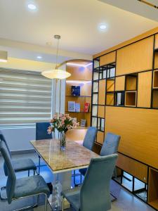 Bán căn hộ 3 phòng ngủ đầy đủ nội thất Saigon South Residence, view nội khu.